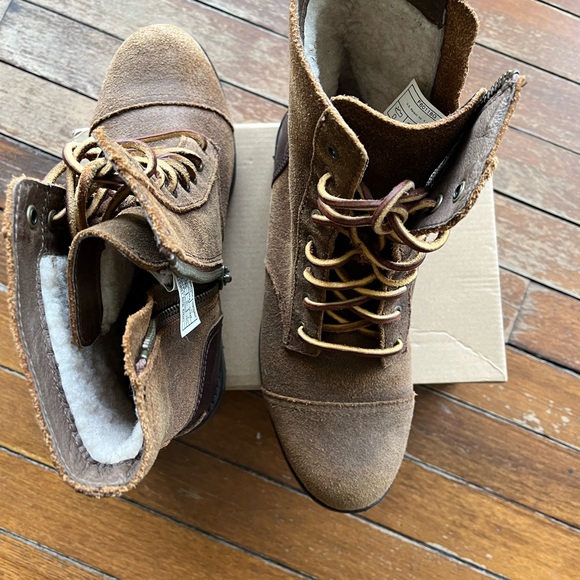 Women’s Winter Ugg Boots - Picture 4 of 4